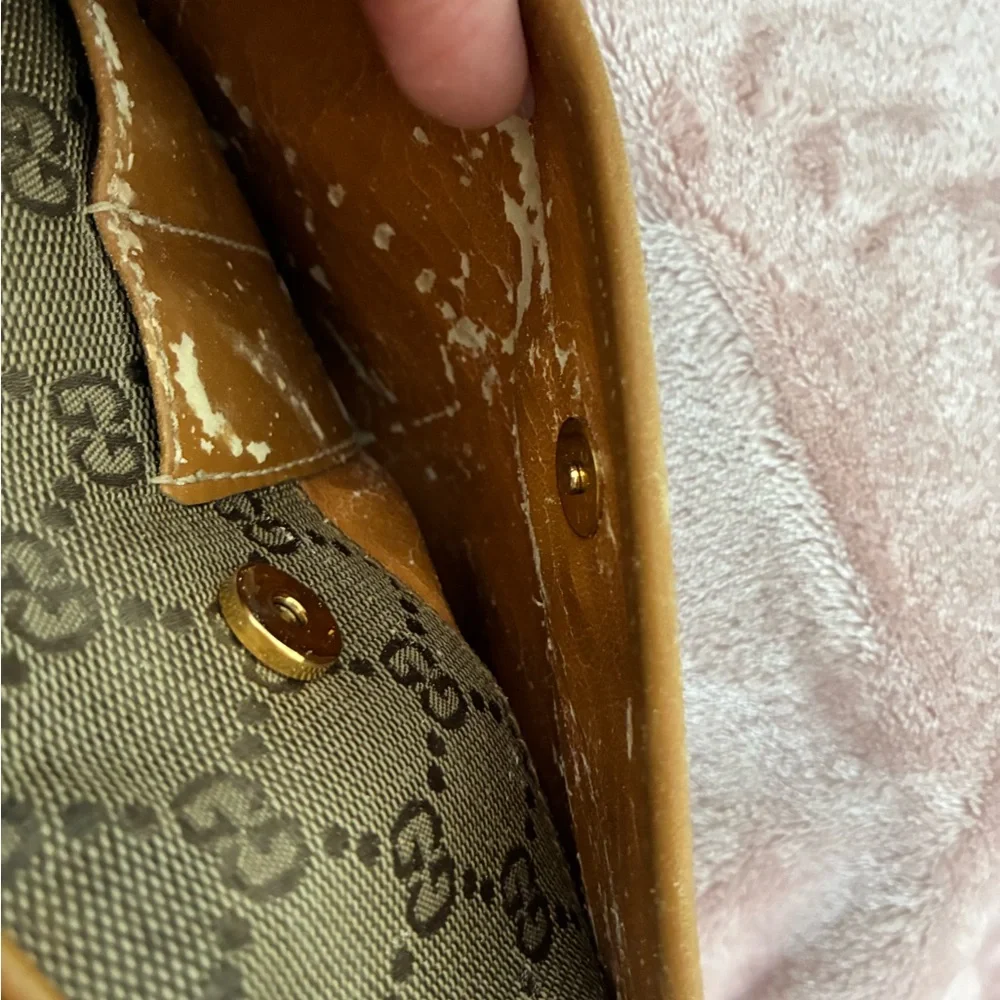 Authentic Gucci Tan and Brown Vintage Crossbody Bag - Rare - Picture 16 of 16